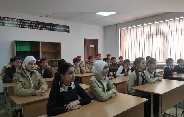 Движение первых.